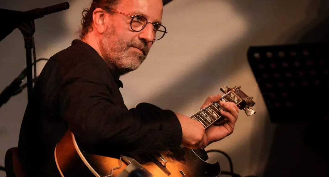 Collab’ : Jean-Baptiste Laya rend hommage à Christian Escoudé