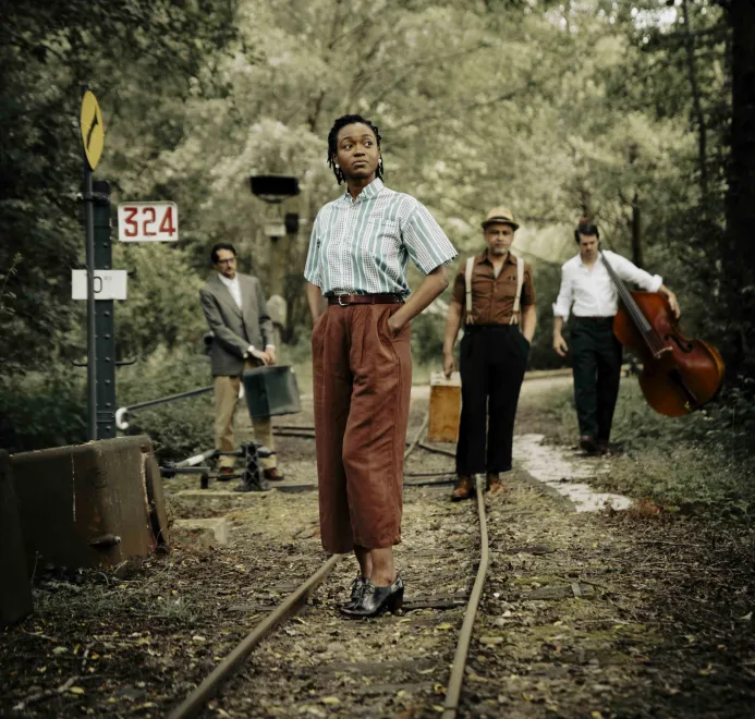 Collab' : "Swing sous l'éclipse" • March Mallow