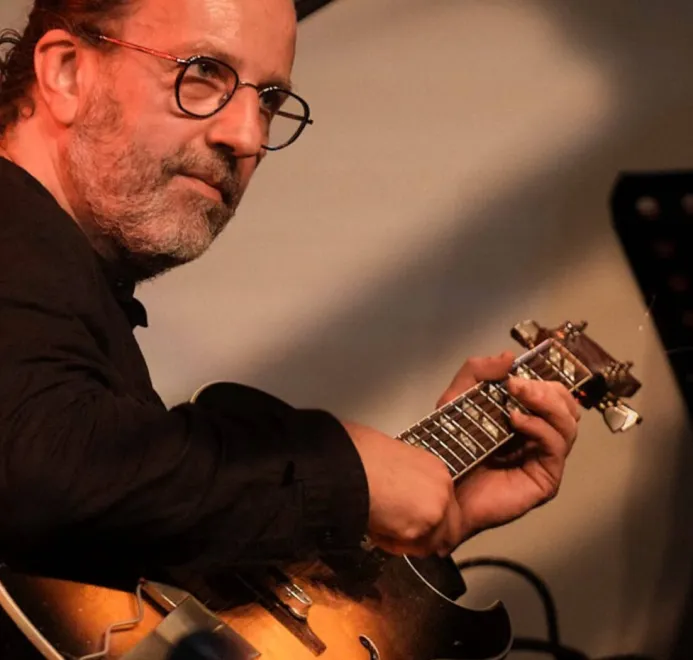 Collab’ : Jean-Baptiste Laya rend hommage à Christian Escoudé